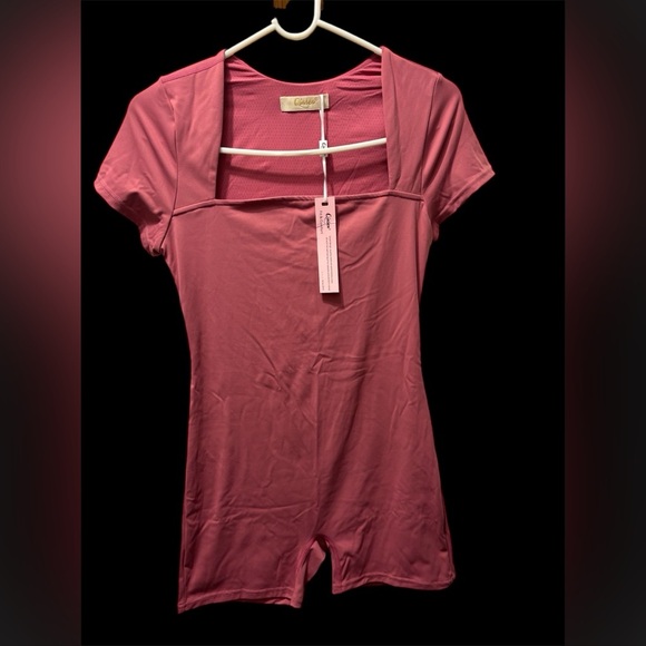 QINSE Pink Form-Fitting Romper with Square Neckline - Picture 5 of 7